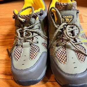 Men Athletic Outdoor Adventure Shoes - Brown Green and Yellow Size 8.5